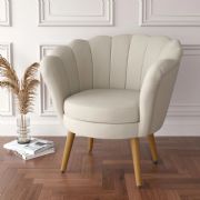 Poltrona P�tala com P�s de Madeira